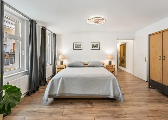 The Tieckstr Loft For Up To 7 People With 2 Bathrooms